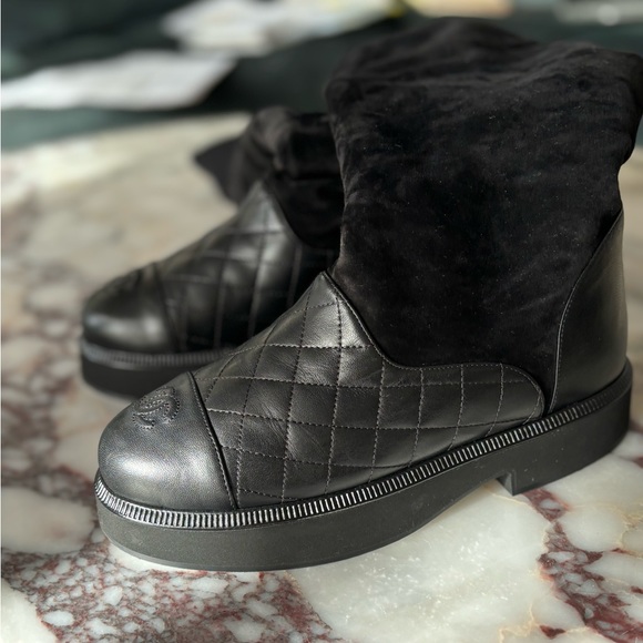 CHENEL Leather Suede Knits Boots 37 - Picture 1 of 6